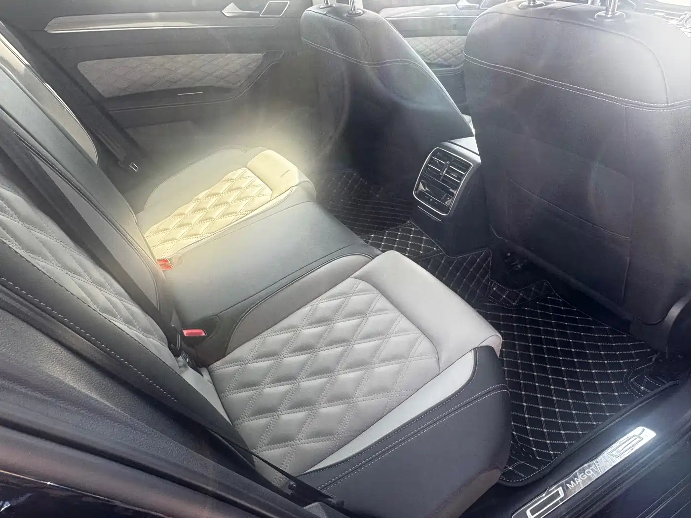 Volkswagen Magotan 2023 Model 2 Million Units Commemorative Edition 280TSI DSG Leading Version фото 11