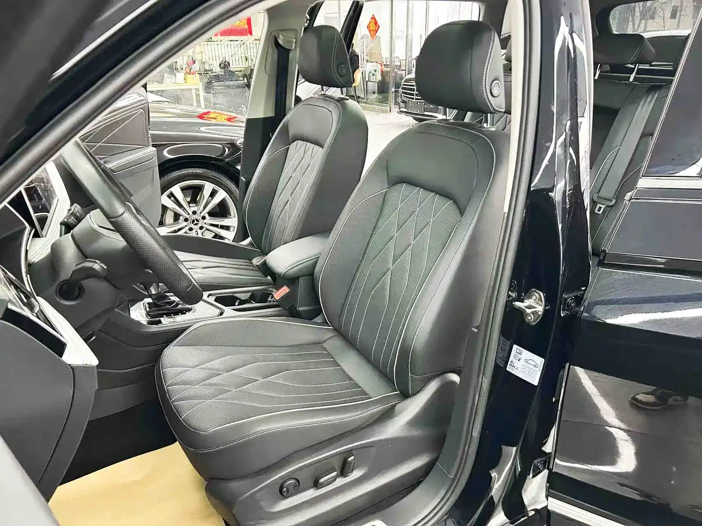 Volkswagen Tiguan L 2024 330TSI Automatic 2WD R-Line Premium Enjoyment Edition фото 15