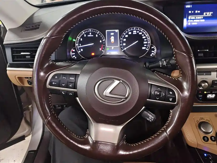 Lexus ES 2015 200 Elite Edition фото 15