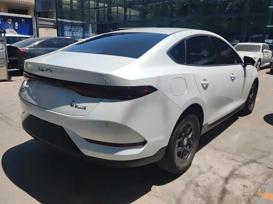 BYD Qin PLUS 2025 DM-i Smart Drive 55KM Leader фото 3
