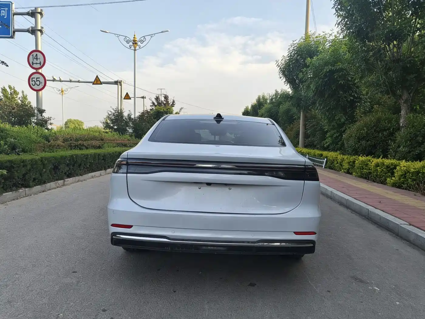 Geely Galaxy Galaxy A7 2025 EM-i 150km Explorer+ Edition фото 5