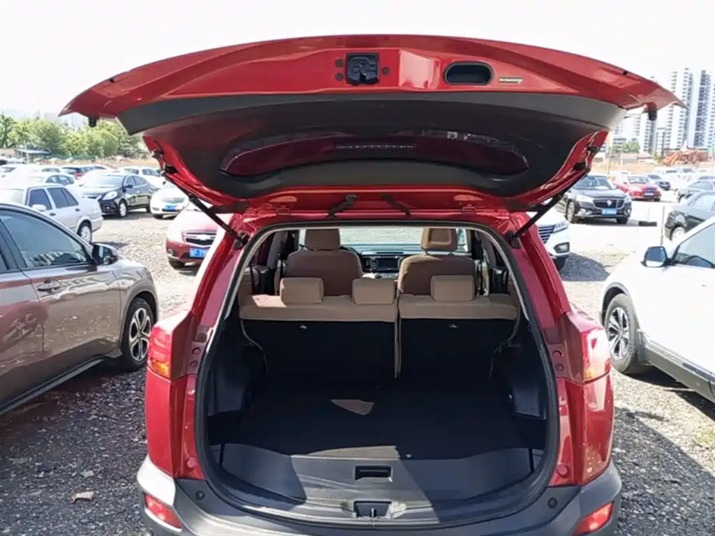 Toyota RAV4 Rongfang 2015 2.0L CVT 2WD Trend Edition фото 19