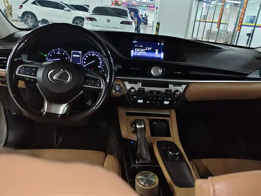Lexus ES 2015 200 Elite Edition фото 12