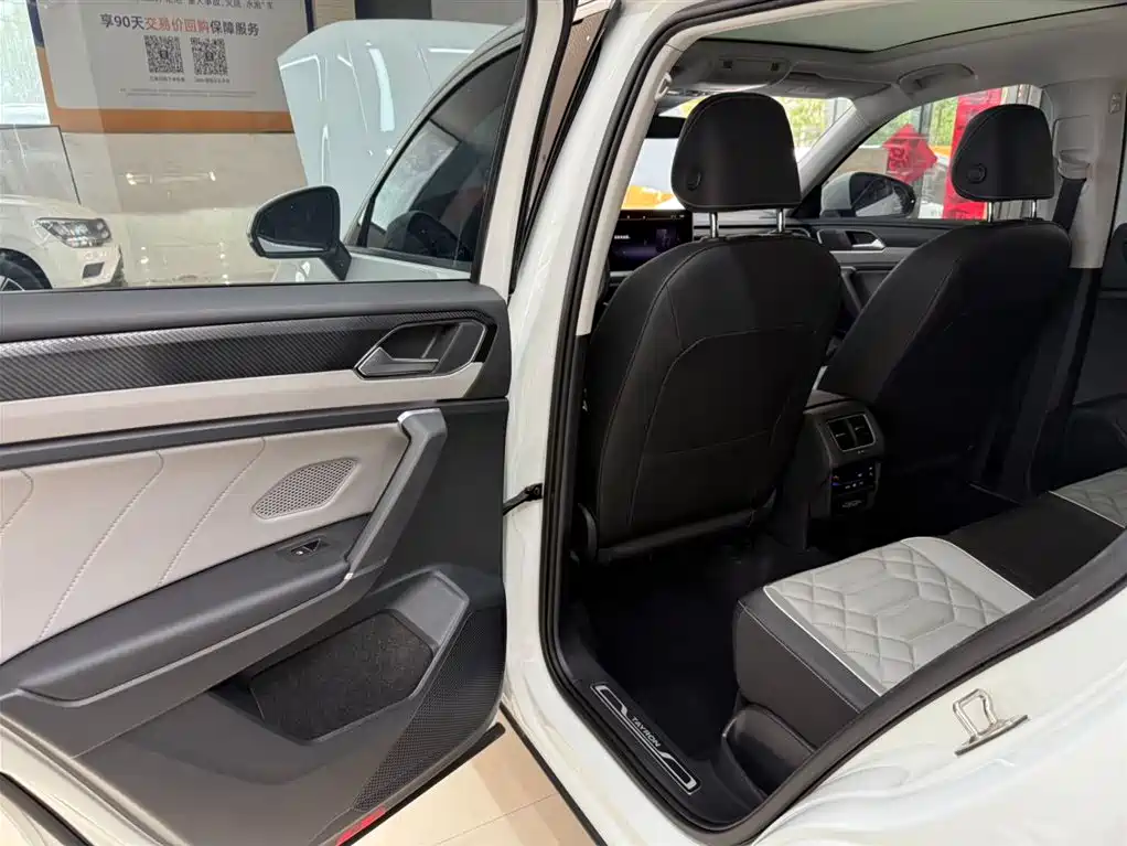 Volkswagen Tayron 2023 280TSI 2WD Luxury Plus Advanced Edition фото 17