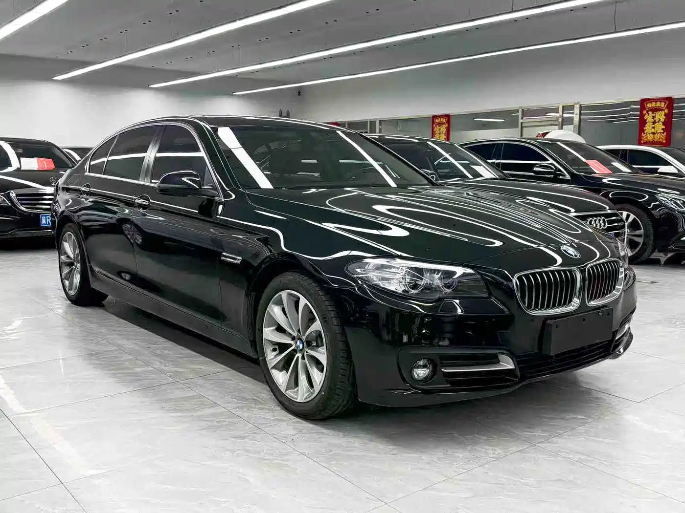 BMW 5 Series 2017 525Li Leading Edition фото 3