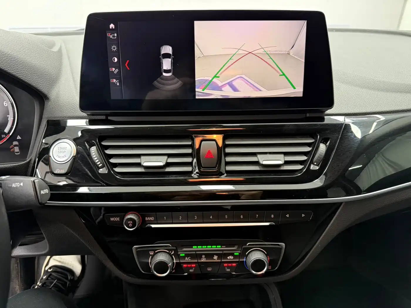 BMW 1 Series 2023 120i M Sport фото 9