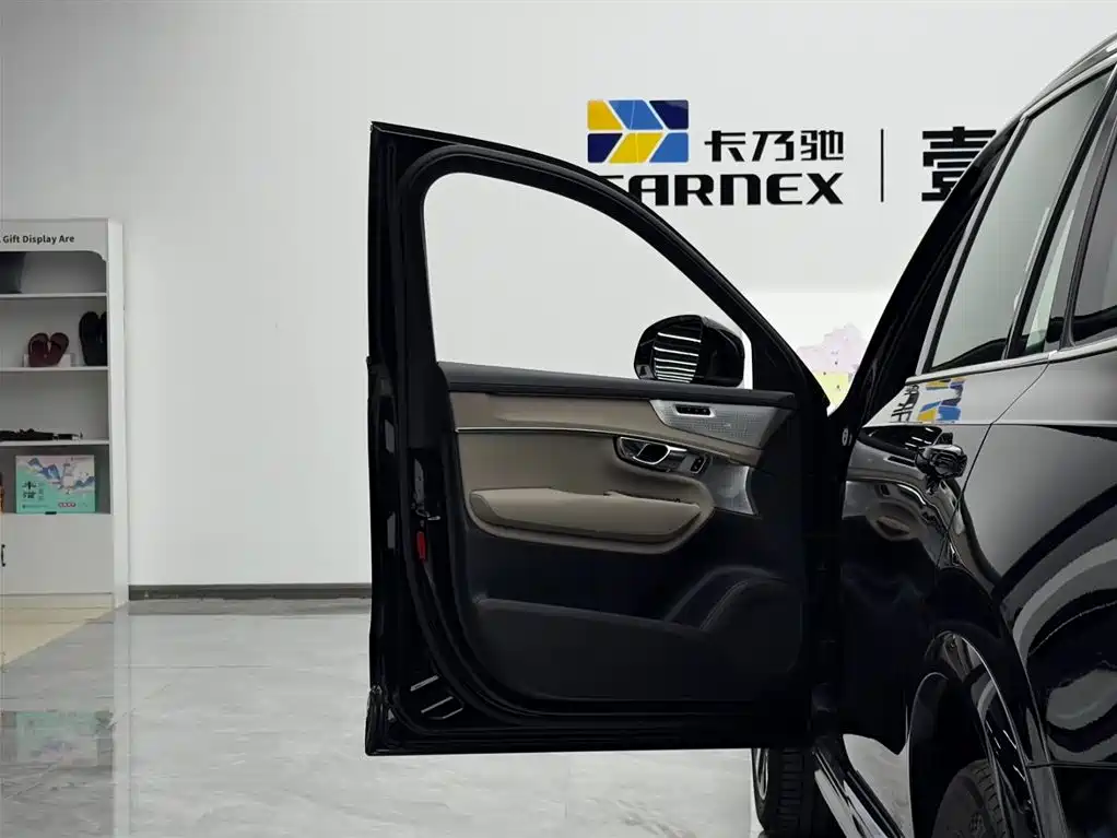 VOLVO XC90 PLUG-IN HYBRID