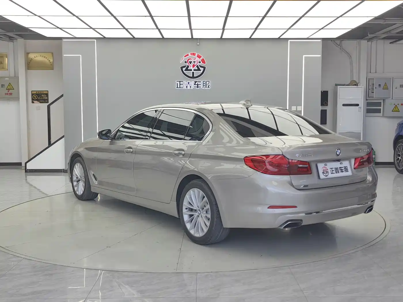 BMW 5 Series 2018 Facelift 530Li xDrive Luxury Package фото 16