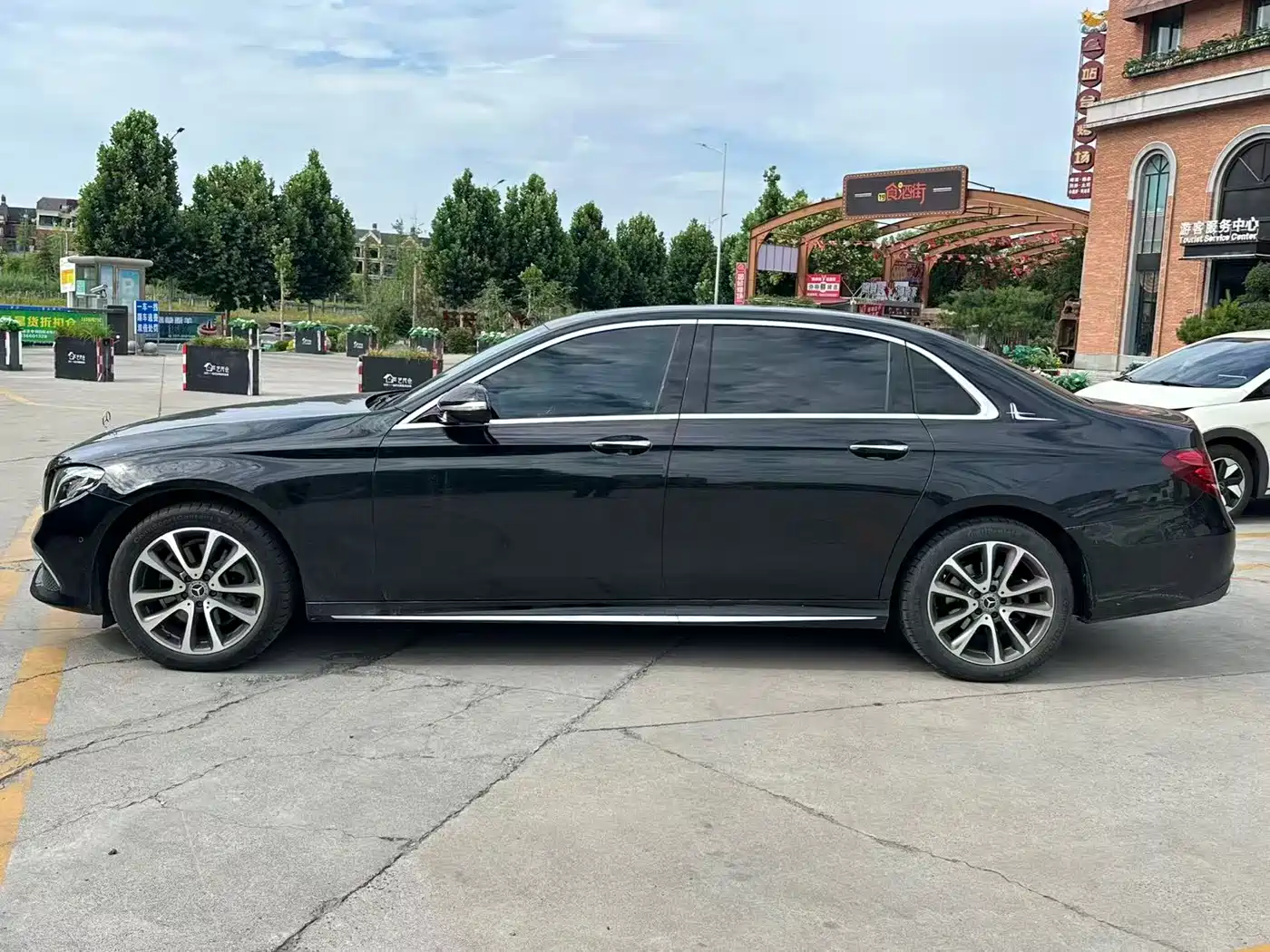 Mercedes-Benz E-Class 2016 E 200 L Sport Type фото 4