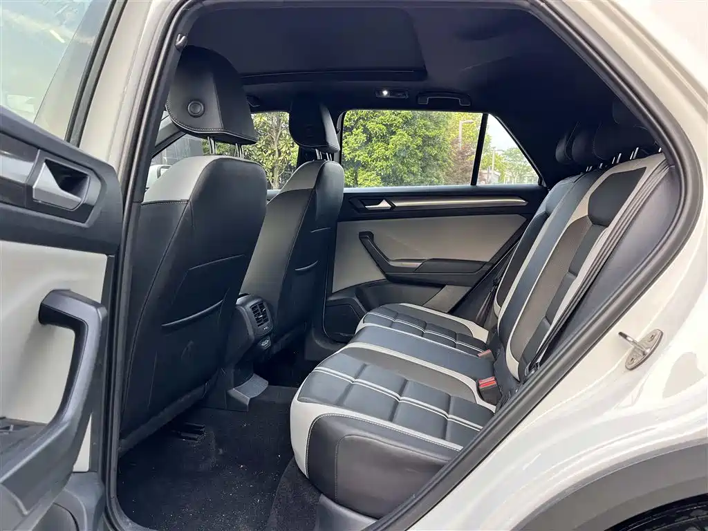 Volkswagen T-ROC 2024 300TSI DSG 2WD Morning Light Edition фото 6