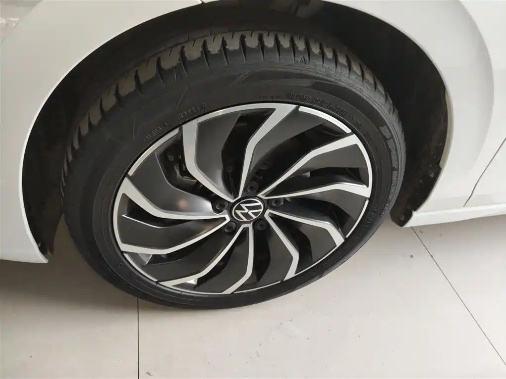 Volkswagen Golf 2023 Facelift 280TSI DSG Pro фото 23