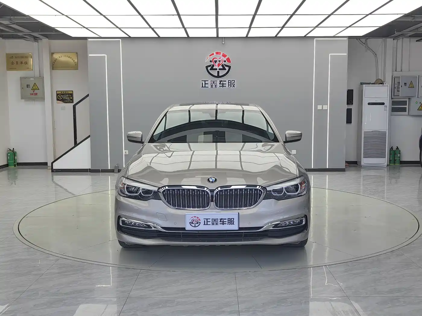 BMW 5 Series 2018 Facelift 530Li xDrive Luxury Package фото 2