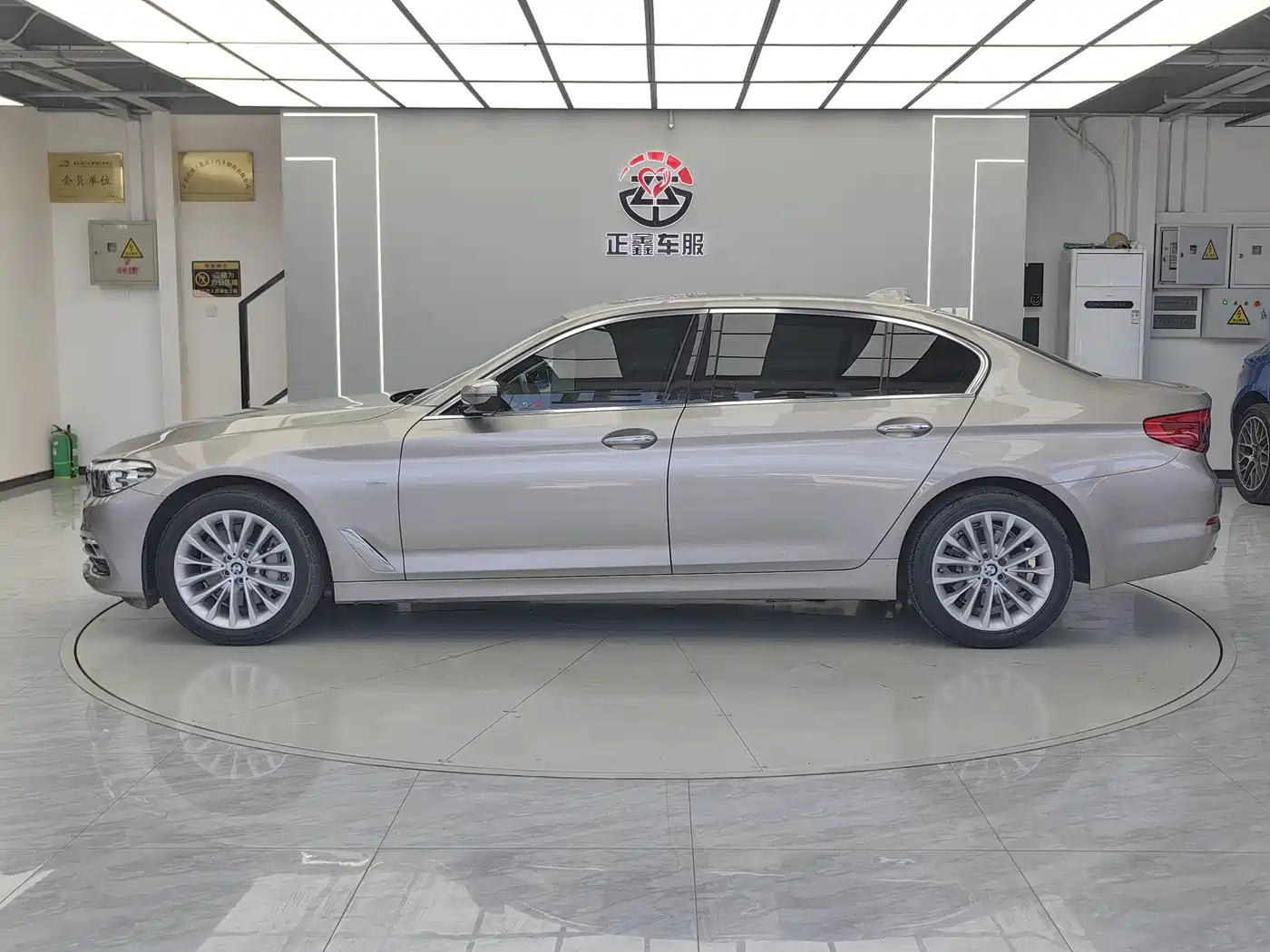 BMW 5 Series 2018 Facelift 530Li xDrive Luxury Package фото 4