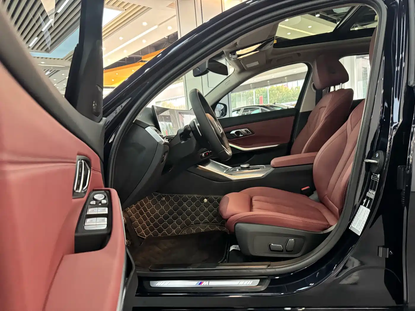 BMW 3 Series 2025 330Li M Sport Night Edition фото 6