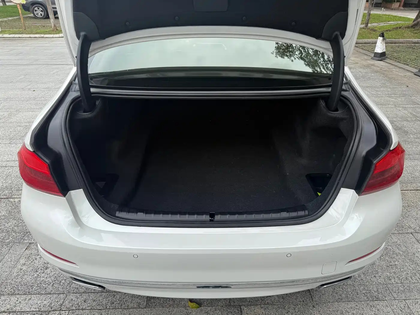 Photo 17 - BMW 5 Series