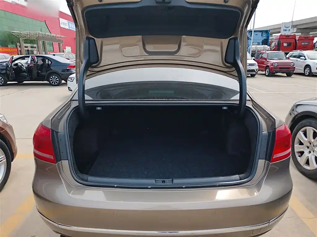 Volkswagen Passat 2014 1.8TSI DSG Executive Edition фото 15