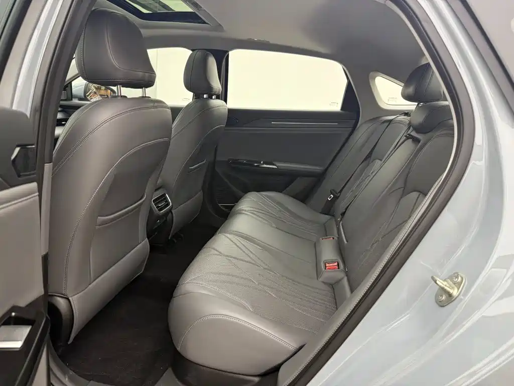 Geely Galaxy Galaxy L6 2025 2025 EM-i 140km Starship Edition
