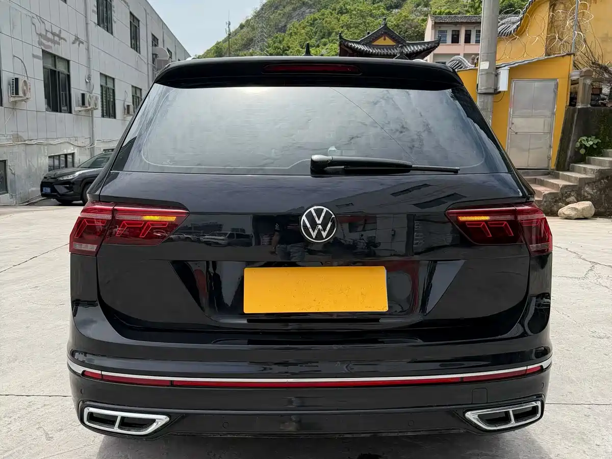 Volkswagen Tiguan L 2022 330TSI Auto 2WD R-Line Premium Edition фото 9