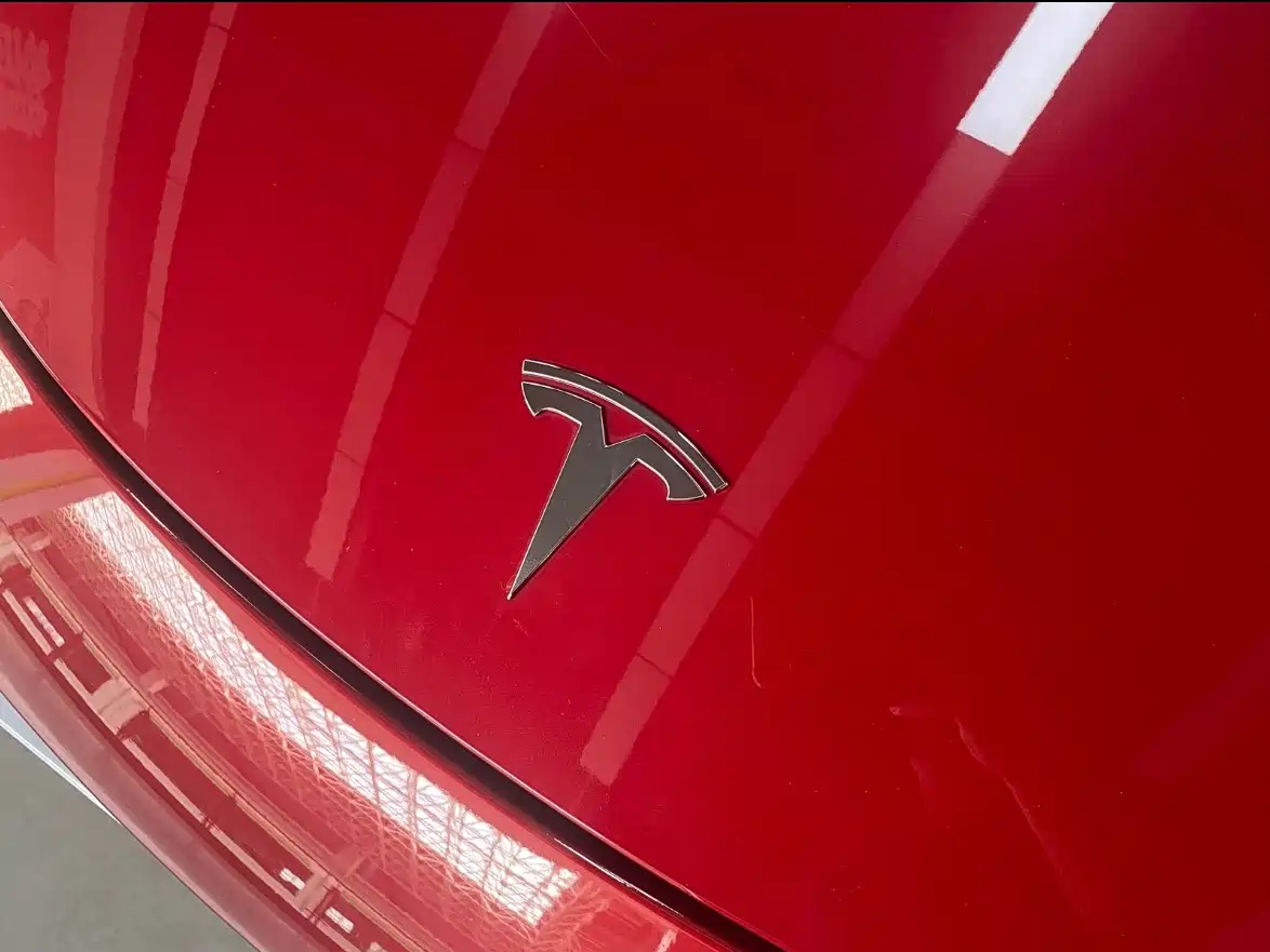 Фото 12 - Tesla Model 3