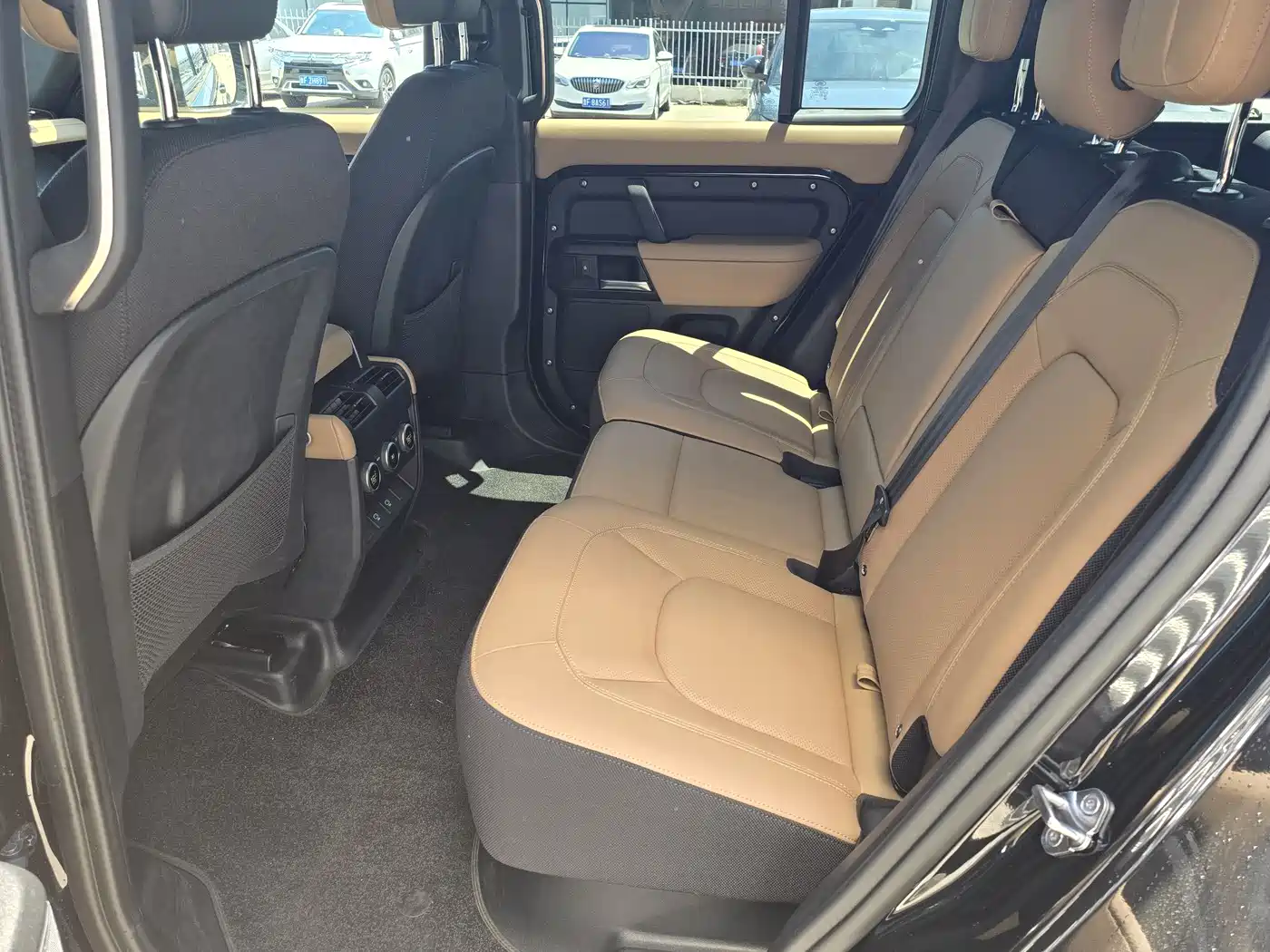 Land Rover Defender 2025 110 3.0T P400 -Dynamic HSE фото 11