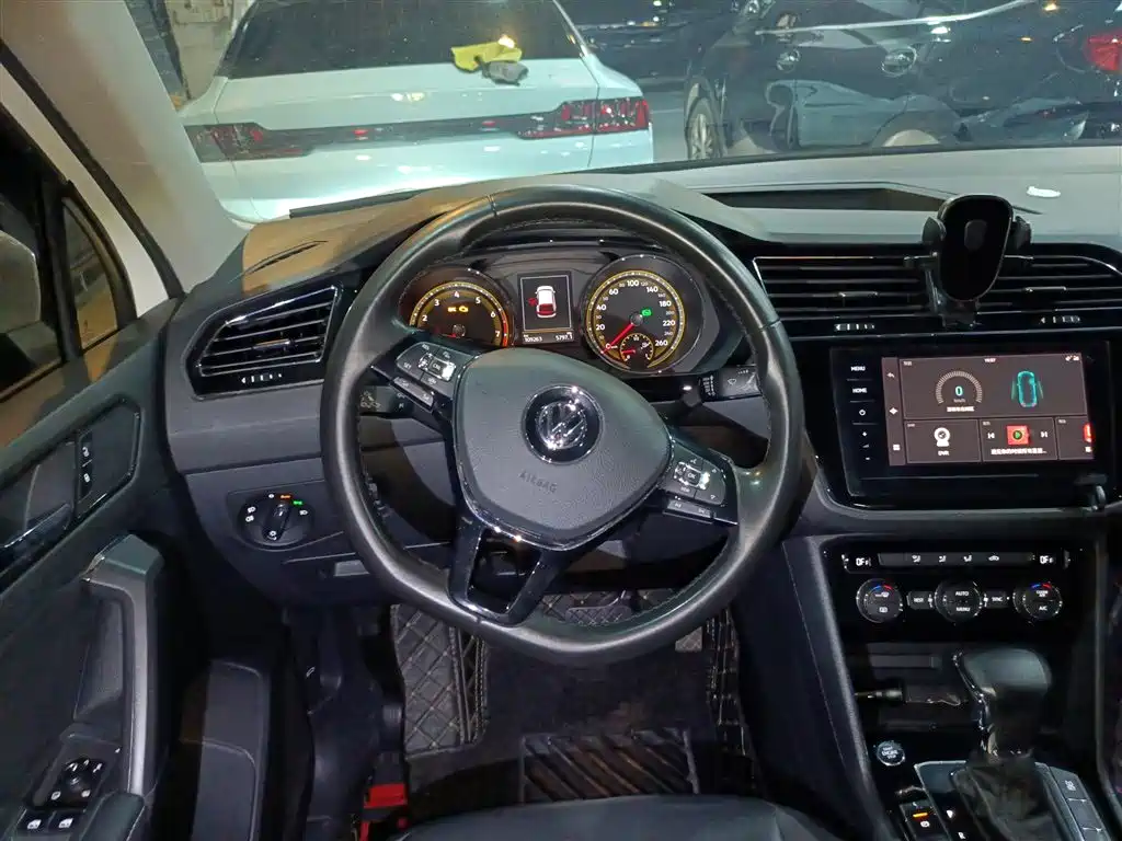 Volkswagen Tiguan L 2020 330TSI Auto 2WD Panorama Comfort China VI фото 9
