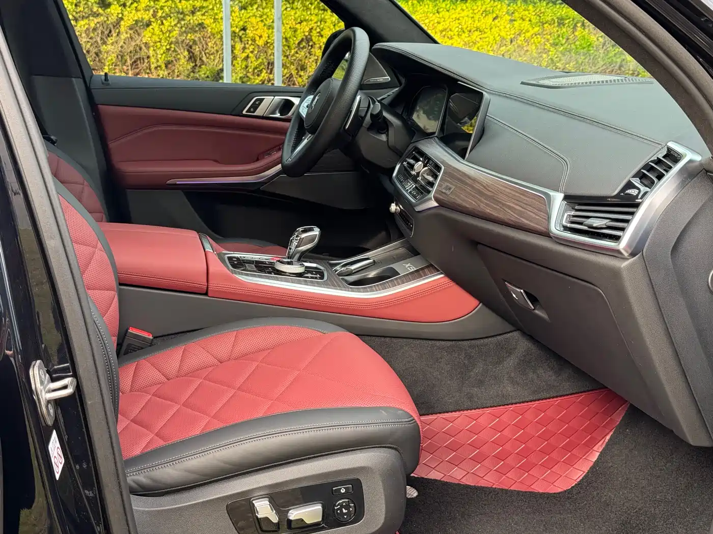 BMW X5 2022 Model xDrive 40Li M Sport Package фото 7