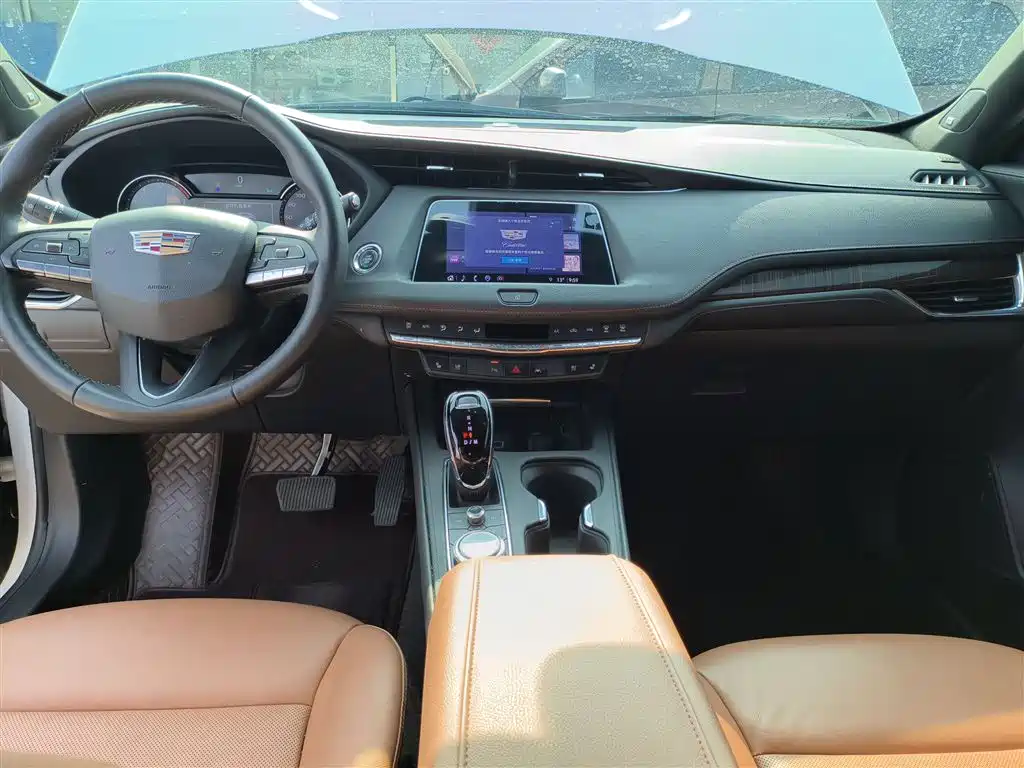 CADILLAC XT4
