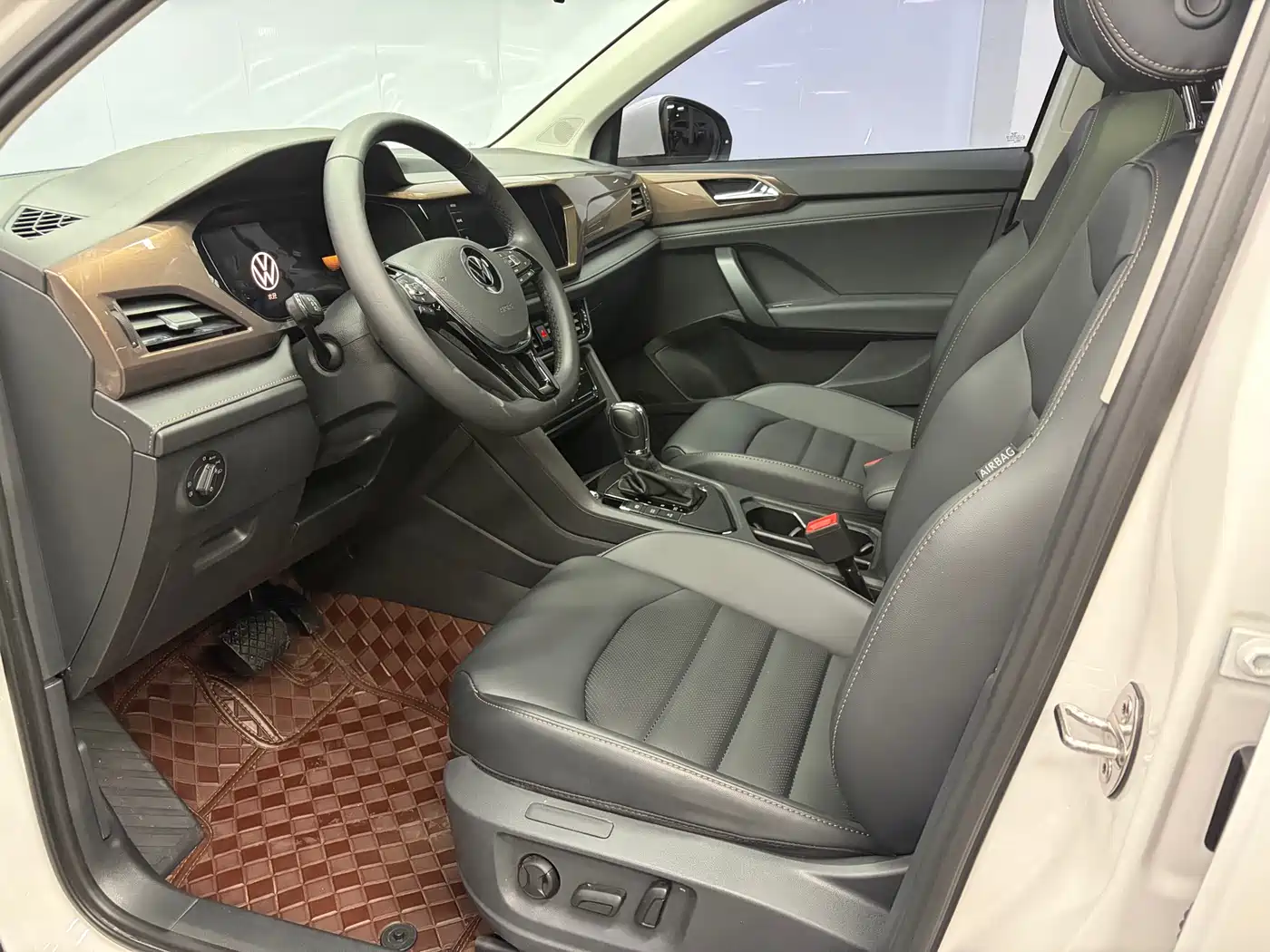 Volkswagen Tharu 2022 280TSI FWD Luxury Edition фото 6
