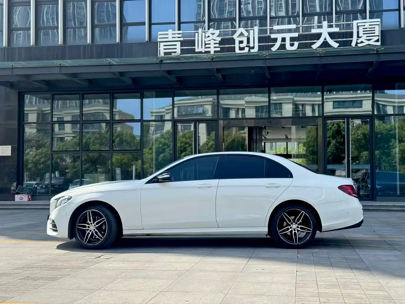 Mercedes-Benz E-Class 2017 E 200 Sport 4MATIC фото 2