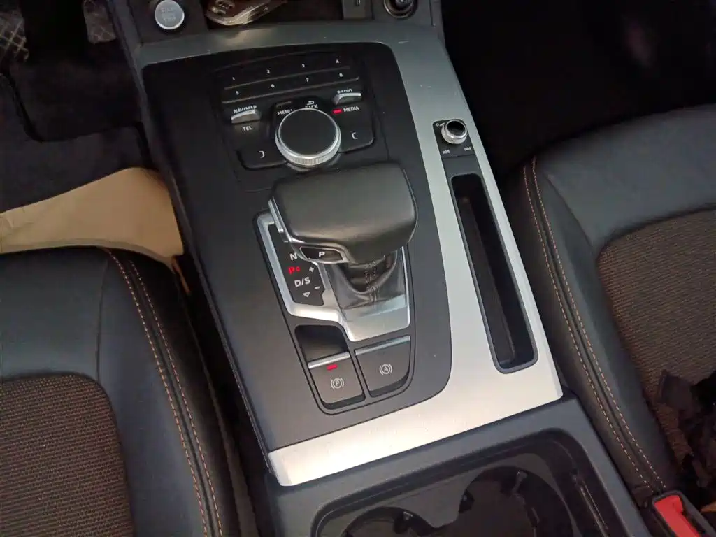 Audi Q5L 2020 Facelift 40 TFSI Honor Progressive фото 14