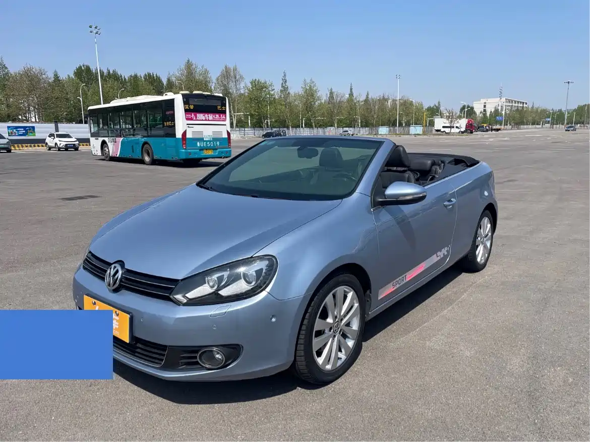 Volkswagen Golf (Import) 2012 1.4TSI Luxury Convertible Edition фото 3