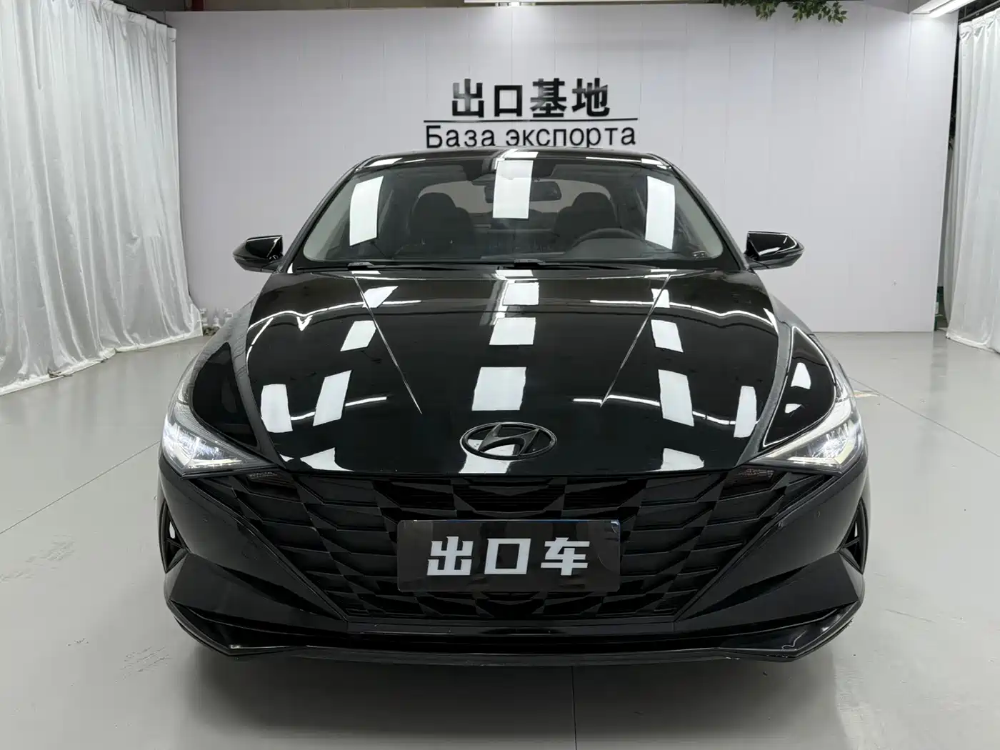 Hyundai Elantra 2022 1.5L CVT LUX Black Knight Limited Edition фото 2
