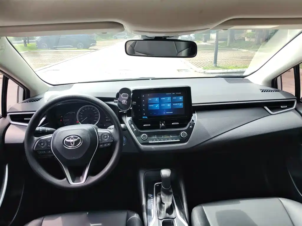Toyota Corolla 2021 Hybrid 1.8L E-CVT Elite Edition фото 8