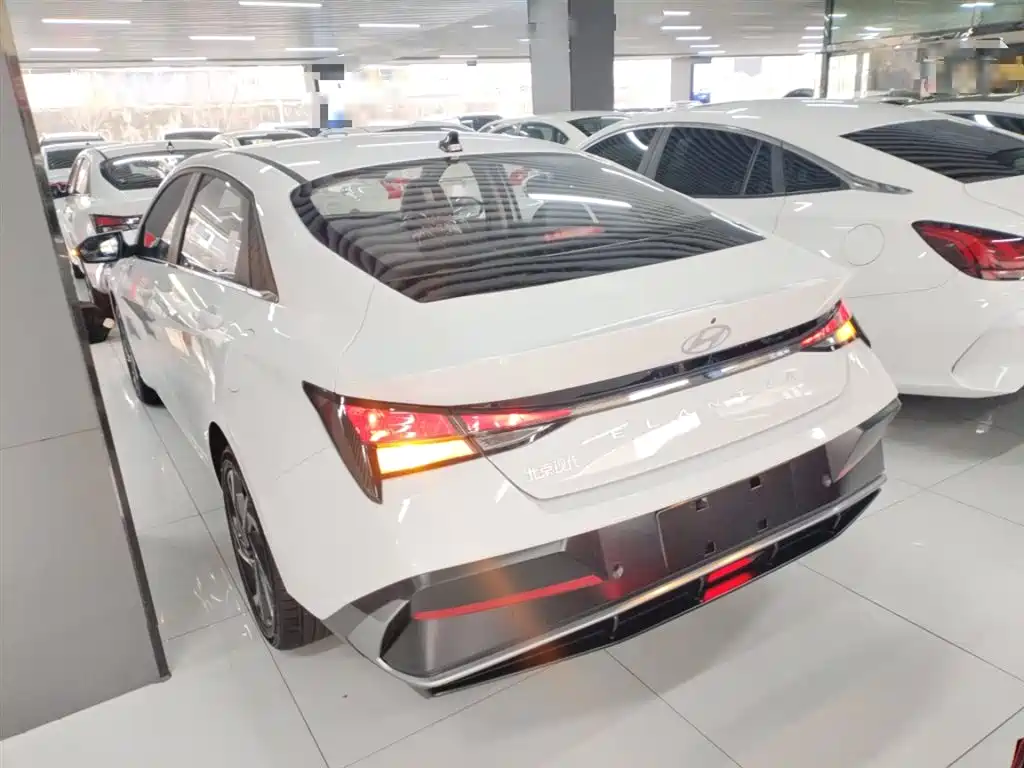 Hyundai Elantra 2023 1.5L CVT GLX Elite Edition фото 24