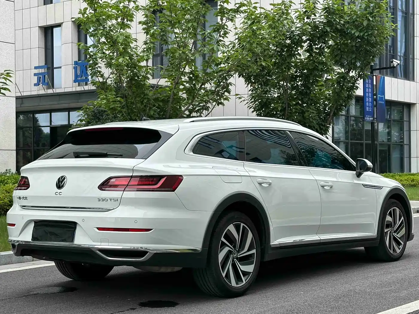 Volkswagen FAW-Volkswagen CC 2021 Shooting Brake 330TSI Hunter Edition фото 28