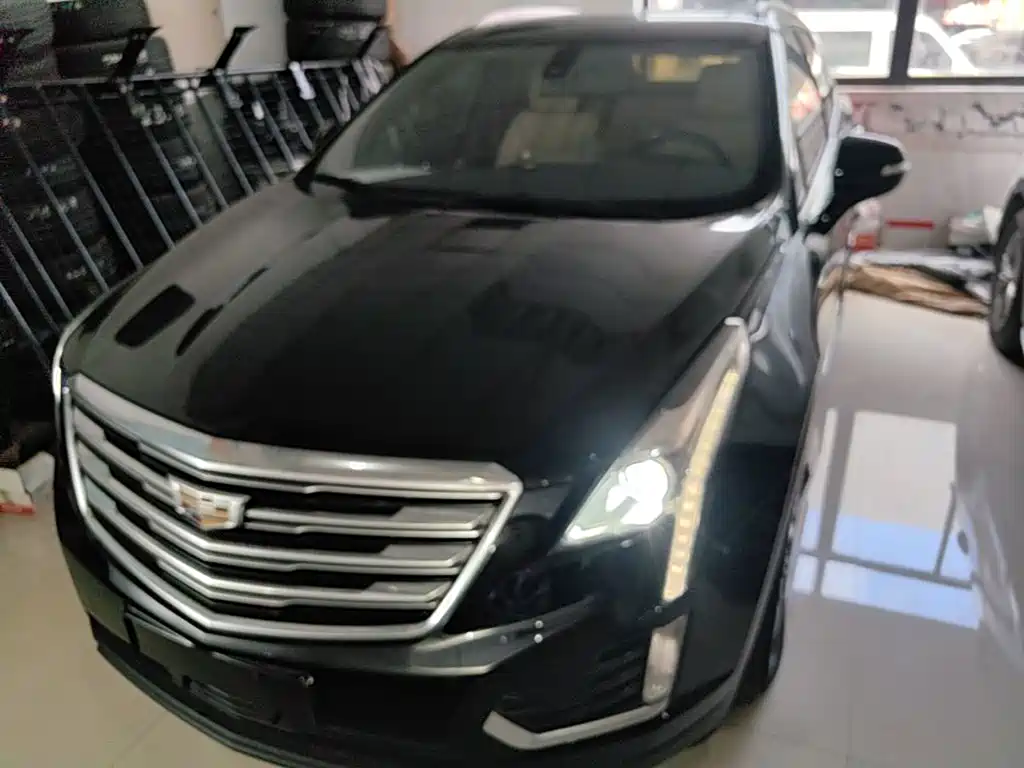 Фото 3 - Cadillac XT5
