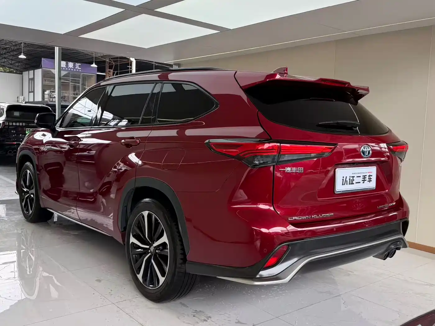 Фото 19 - Toyota Crown Kluger