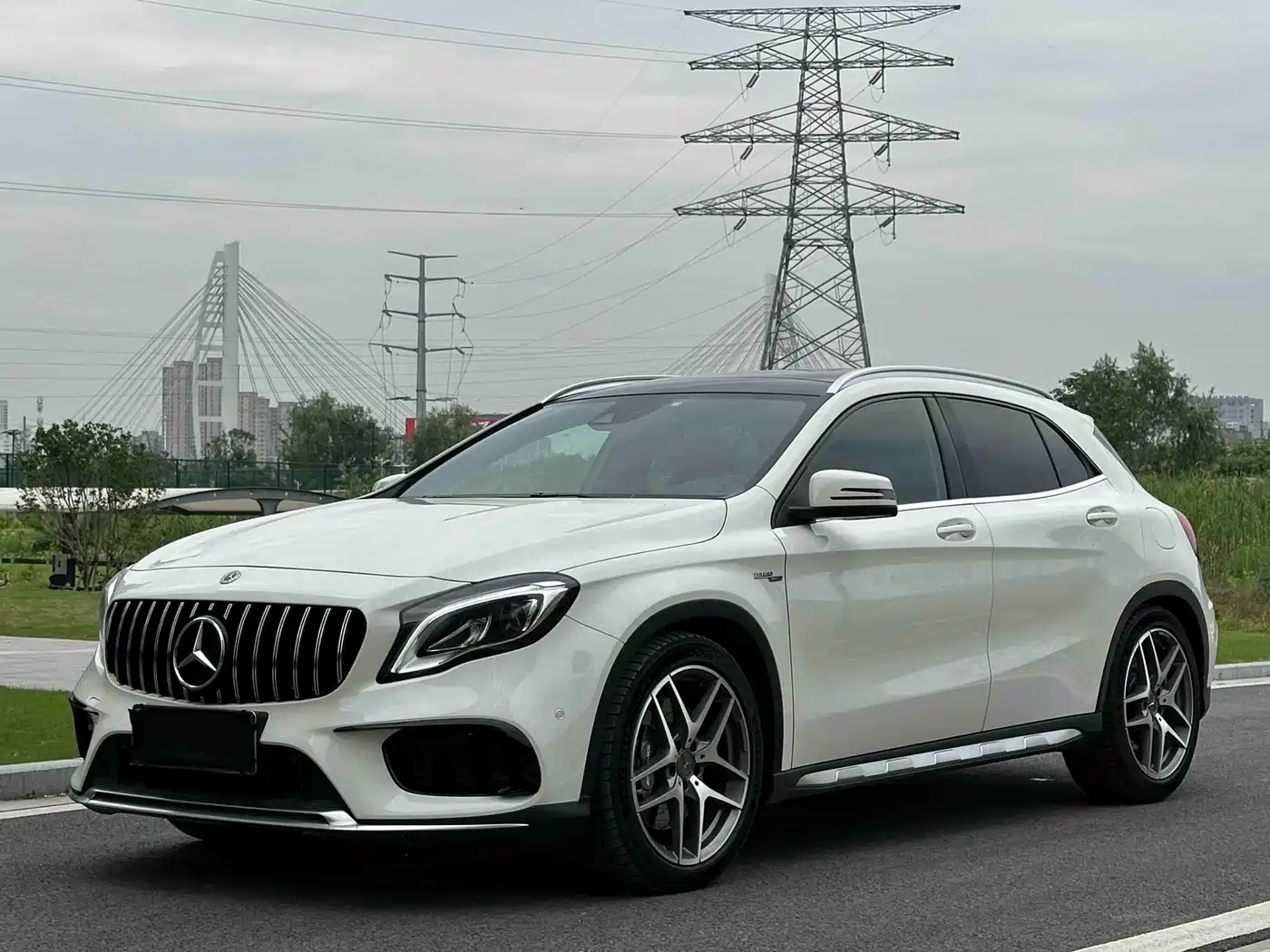 Mercedes-Benz GLA AMG 2017 AMG GLA 45 4MATIC