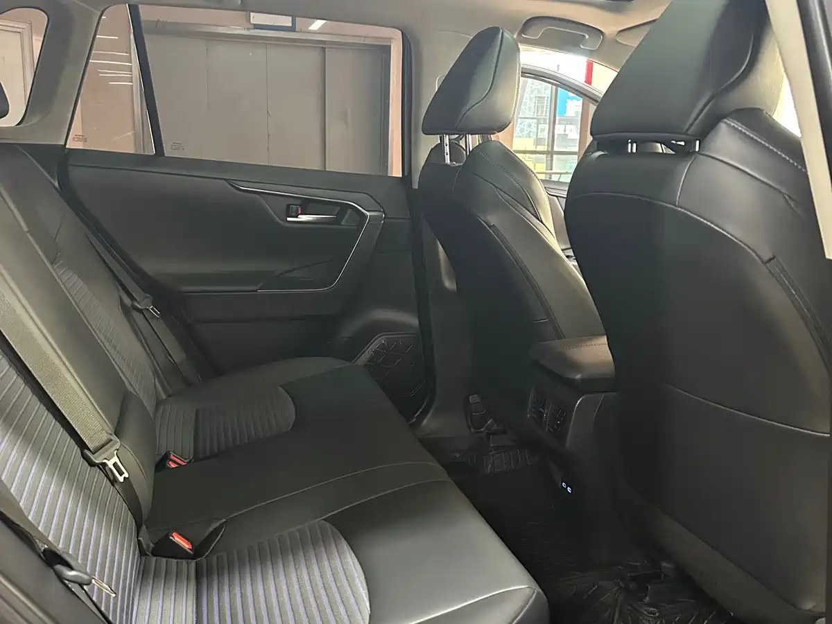 Toyota Wildlander 2022 2.0L CVT AWD Tech Edition фото 15