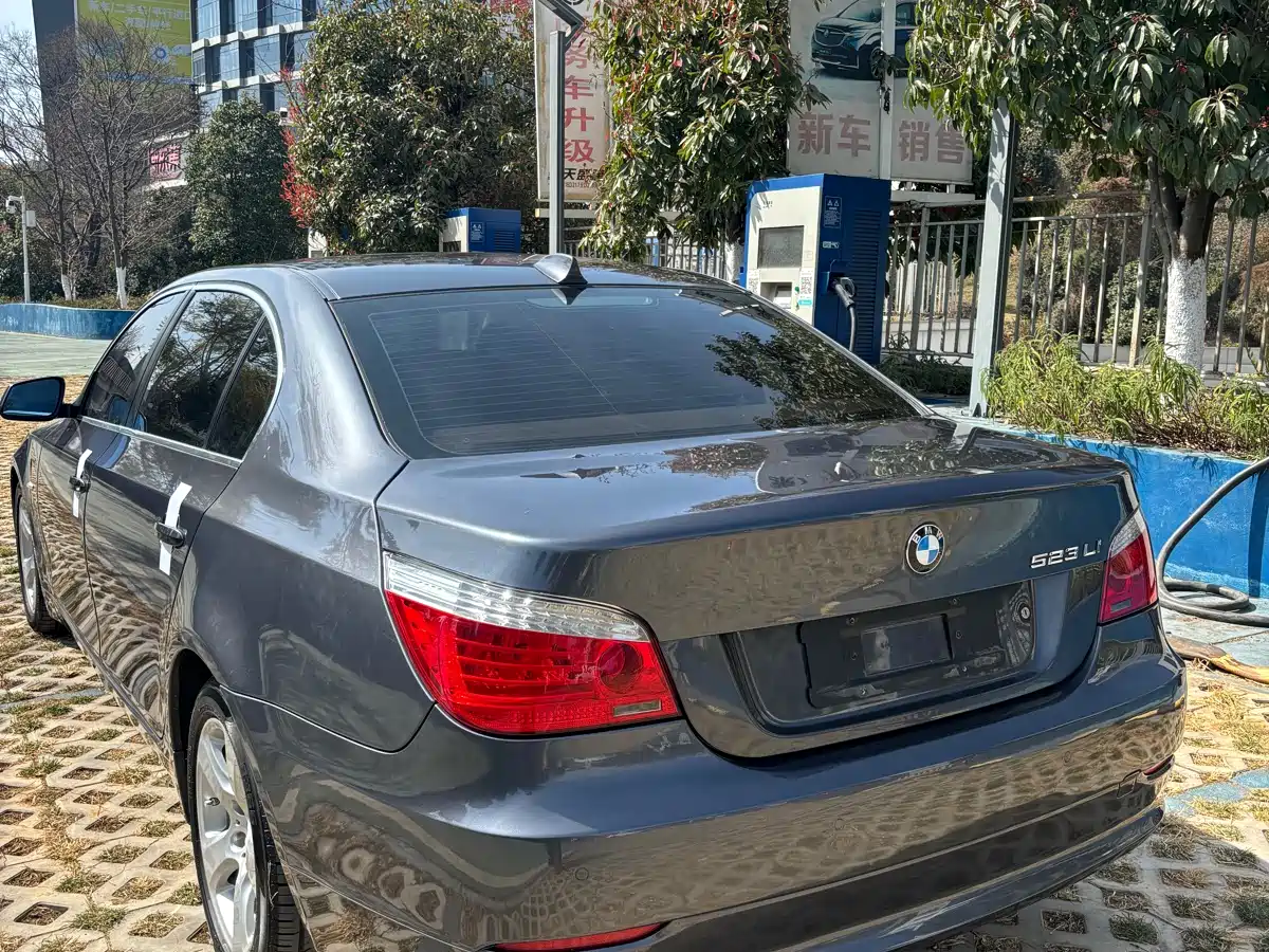 BMW 5 Series 2009 Model 523Li Premium фото 4