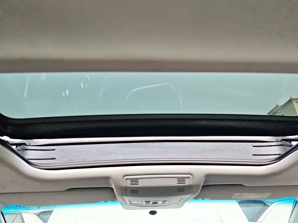 VOLKSWAGEN T-ROC EXPLORING SONGS