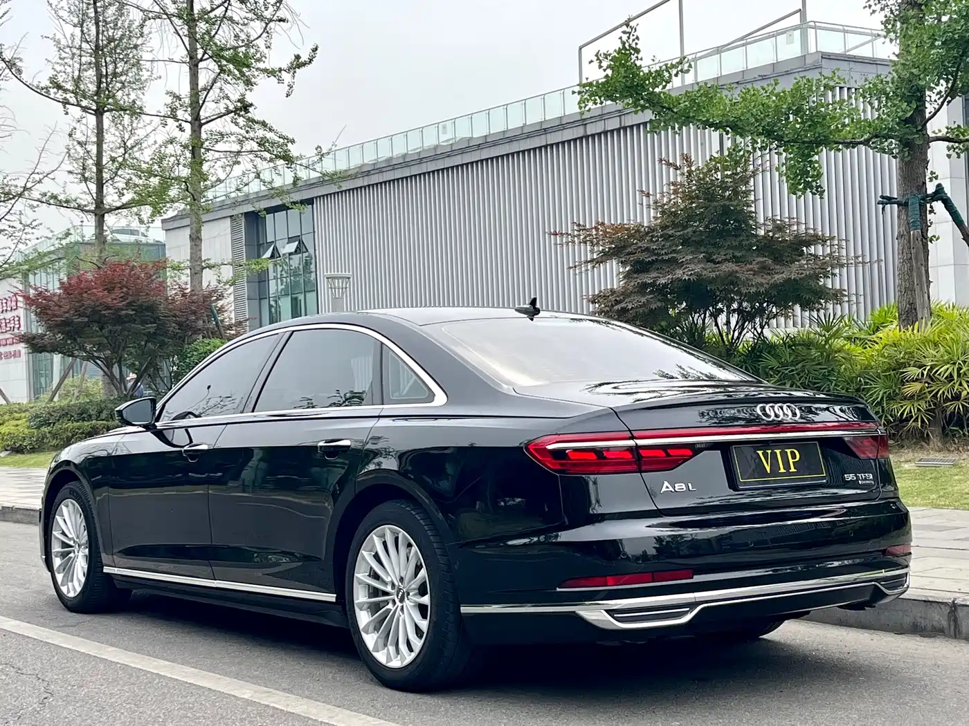 Audi A8 2018 A8L 55 TFSI quattro Launch Premium фото 4