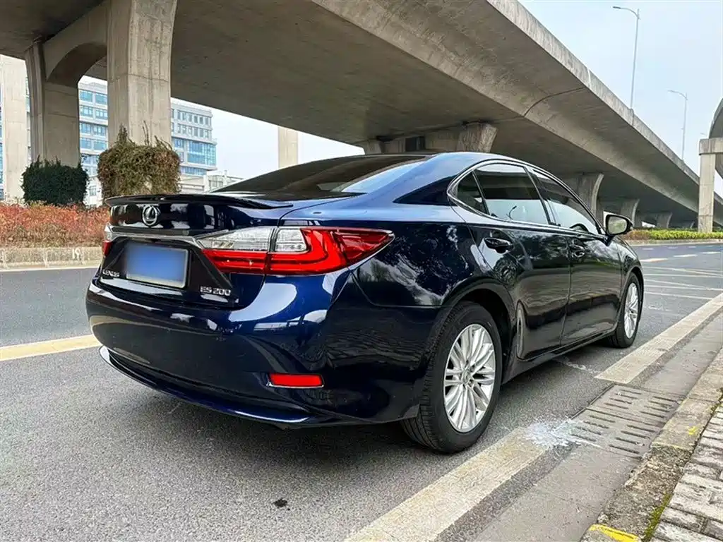 Lexus ES 2015 200 Elite Edition фото 22