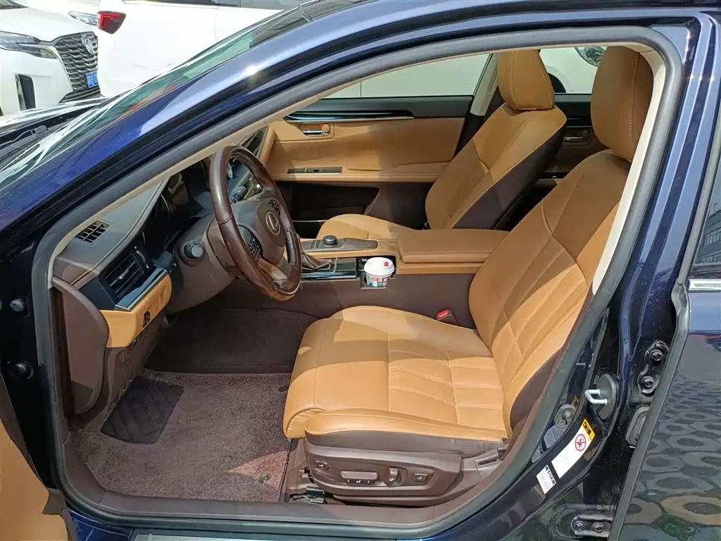 Lexus ES 2015 200 Elite Edition фото 8