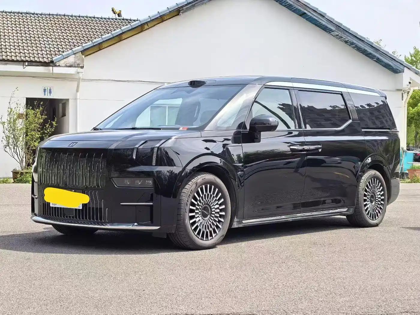 Zeekr 009 2024 6-seat Executive AWD 108kWh