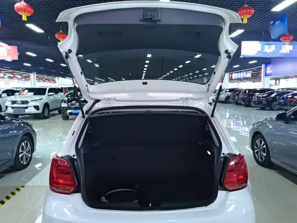 Volkswagen Polo 2016 1.4L Automatic Trend фото 19
