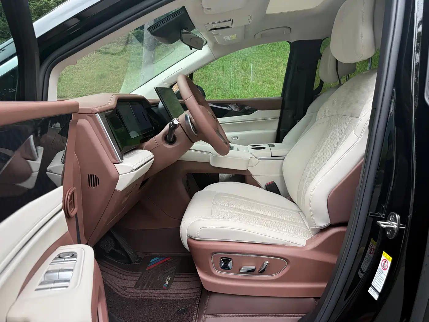 BYD Xia 2025 DM-i 1.5T 100km Surpass Edition фото 19