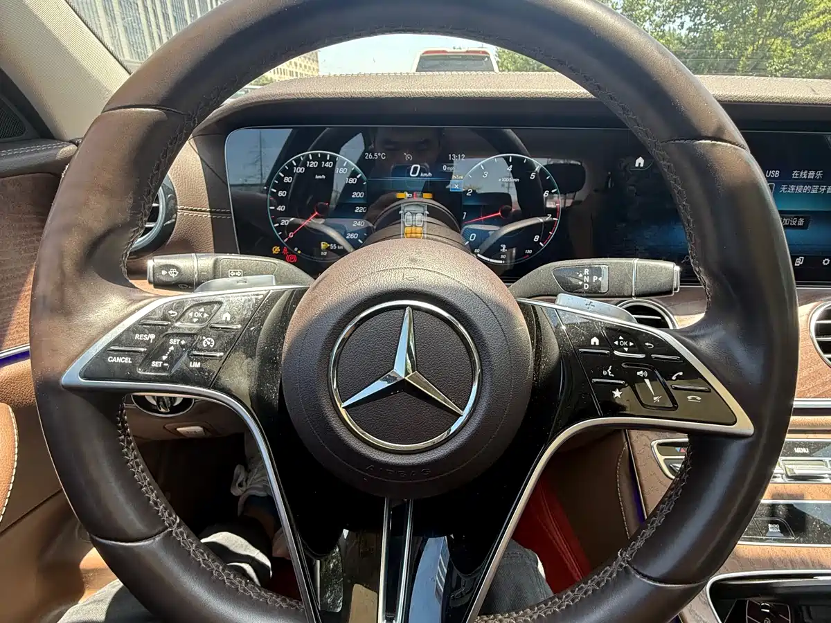 Mercedes-Benz E-Class 2022 E 300 L Fashion фото 8