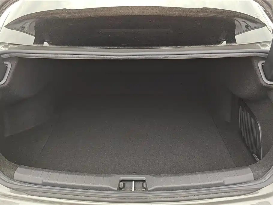 Lynk & Co 03 2021 2.0TD Auto Jin Pro фото 4