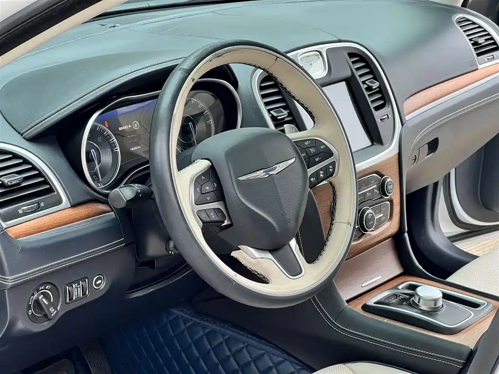 Chrysler 300C (Import) 2016 3.0L Beyond Edition фото 14